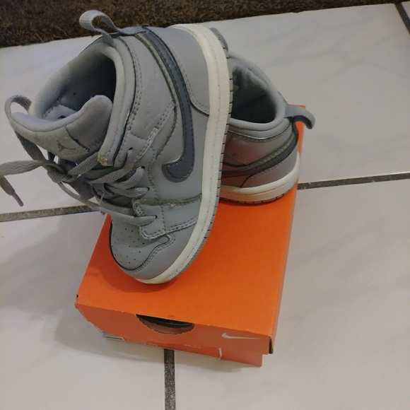 Nike - Picture 3 of 3